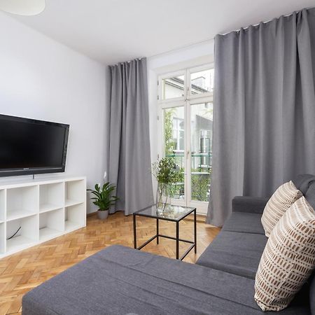 1-Bedroom Apartment With Balcony - Dluga 65 Krakkó Kültér fotó