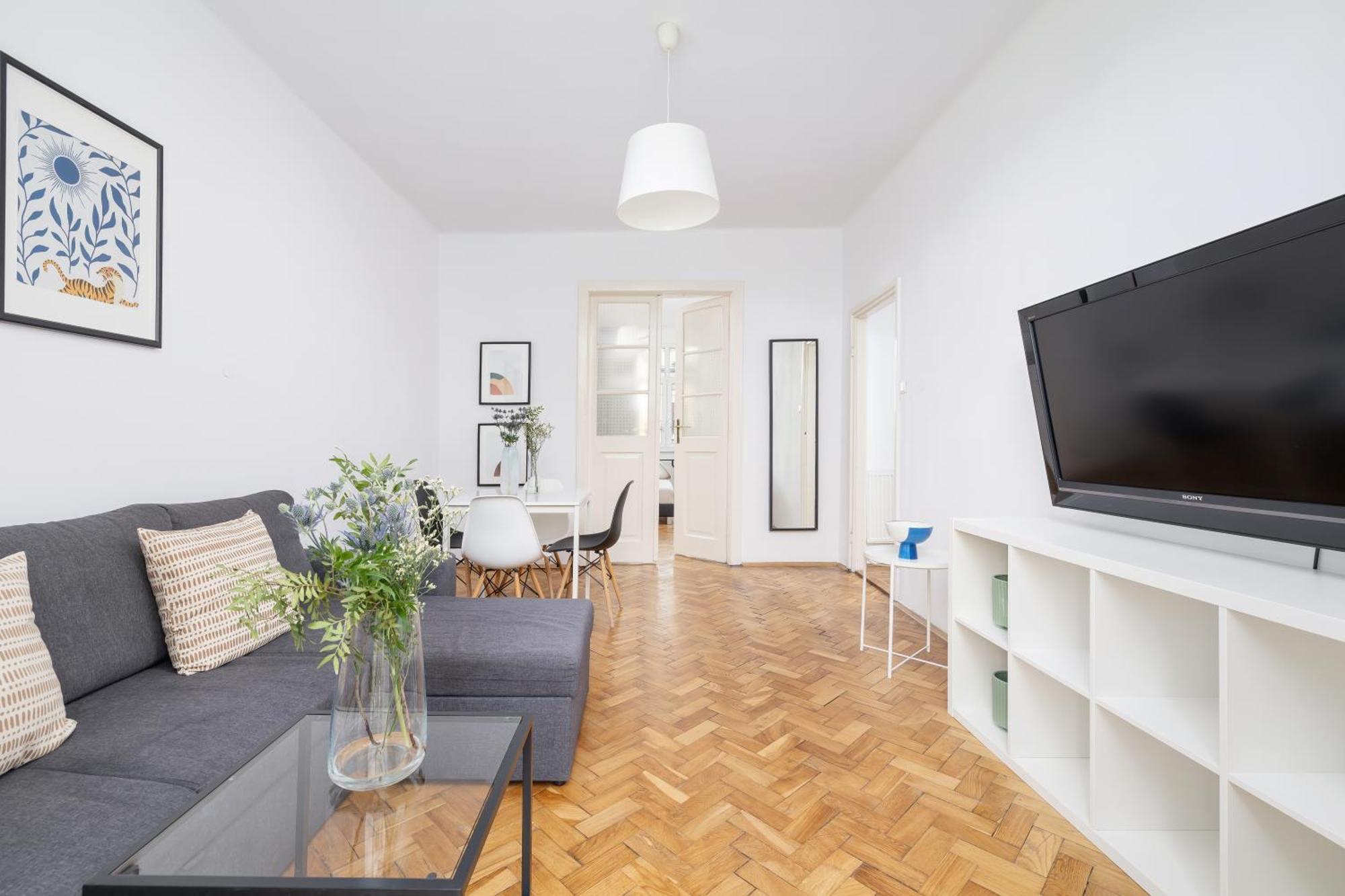 1-Bedroom Apartment With Balcony - Dluga 65 Krakkó Kültér fotó