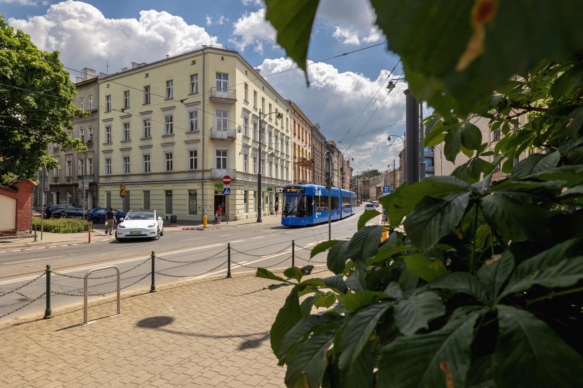 1-Bedroom Apartment With Balcony - Dluga 65 Krakkó Kültér fotó